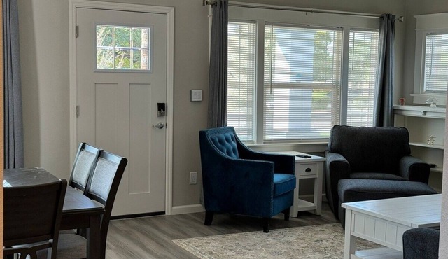 42 Chelsea Place On The Park- In Heart Of Downtown