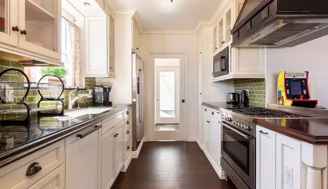 420 Friendly Huge 5bd with Retro Game Room by Sofi, LAX!n