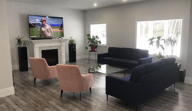 4200 sq ft 5 bedroom house with beaches, skiing and trails seconds away!