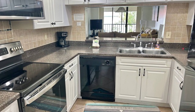 4258 - Beautiful 2-bed/2 bath condo close to IMG and the beaches in Bradenton