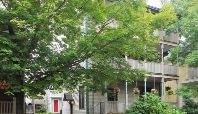 43 Janes: Year-round vacation home for the whole family!