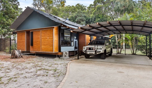 43 Satinwood Drive - Rainbow Shores. Pet Friendly and Air Conditioned!