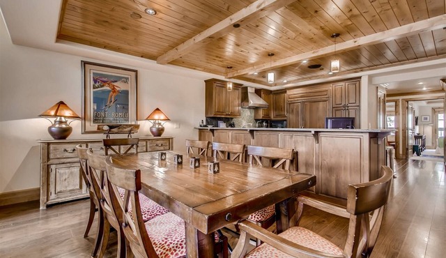 434 S Frontage Rd Vail Mountain View #403-Vail Penthouse, Roof Top Hot Tub, Pool, Walk to Slopes