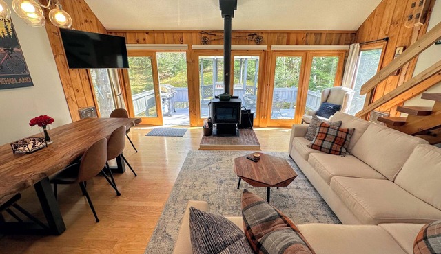 43tv Peaceful Retreat in the White Mountain, Fireplace, Fire Pit, Large Yard, Wifi, AC