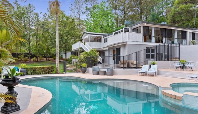 442 Martinsville Rd · Villa Nessa - Spa - 12.5m pool up to 14 guests