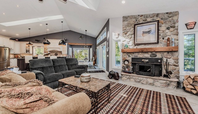 45 Degrees North Waterfront & Hot Tub