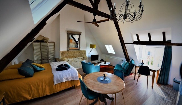 45 m² gîte/studio, old-world charm dating from 1680, close to DINAN