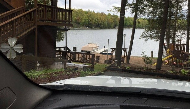 45 minutes from Green Bay - sleeps 10. Kelly Lake