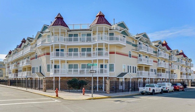 45 Seconds to the beach! Seaside doesn't get any better than this!