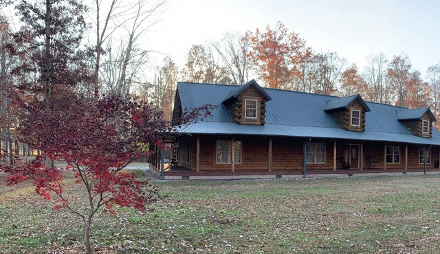 4500 sq ft Secluded Log Cabin on 17 acres-sleeps 16+;Week stay 20% off