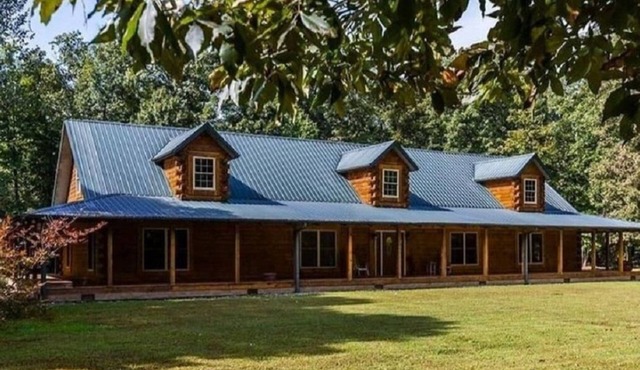 4500 sq ft Secluded Log Cabin Home on 17 acres