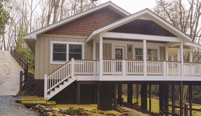 450ft Creek Frontage,Creekside Firepit, Pets, Cashiers 10 min.
