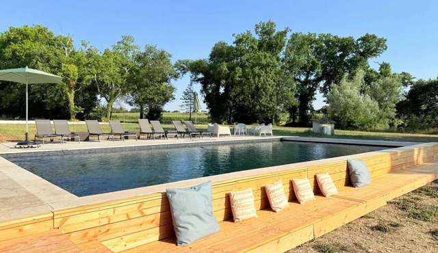 450m2 villa in the heart of the Gers, 5 suites, dormitory, pool and sunsets