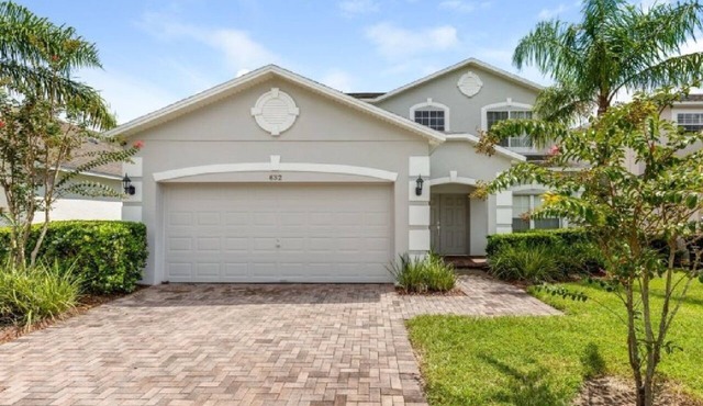 455 - Stunning 5 bed Villa- South Facing Pool and Spa in Legacy Park near Disney