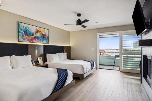 456 Embarcadero Inn & Suites