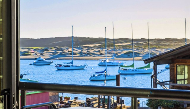456 Embarcadero Inn & Suites