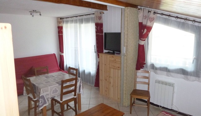 45M2 APARTMENT WITH 12M2 SOUTH-FACING BALCONY