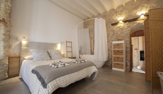 45m2 suite with bathtub in old town