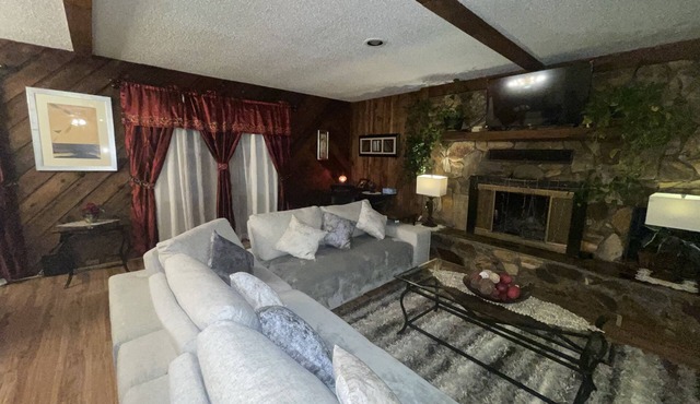 4652- Cheerful 3 Bedroom luxury home the caverns state Park