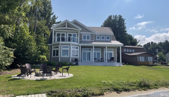 4678 on Glen Lake - Beautiful Luxury Cottage