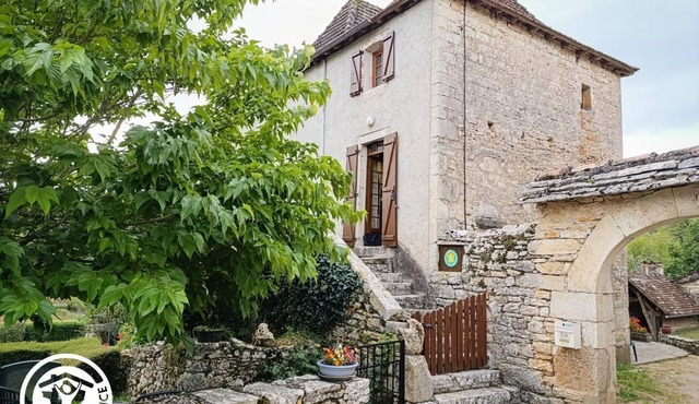 46G13292 - BRENGUES - Cottage