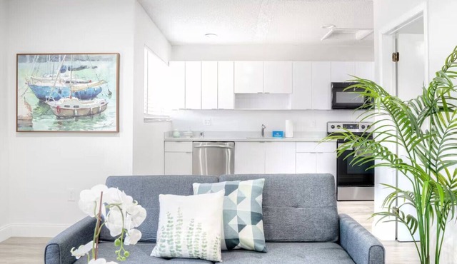 470 SW 7th st - Apt 47 · Spacious 1BR – Walk to City Centre + Free Parking