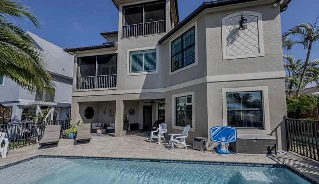 4737 Jackfish St - 4 Bedroom w Den