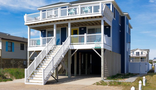 4759- Sun Daze, Beachfront Paradise with Pool and Hot Tub, just 20 steps to the beach