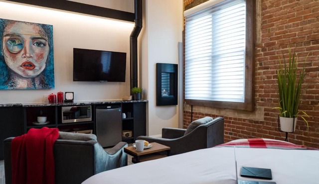 48 King West Boutique Hotel