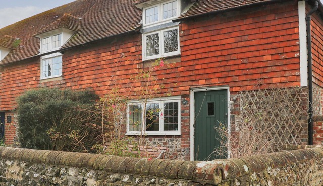 48 POLECAT COTTAGES, family friendly, with open fire in Firle