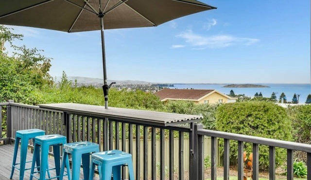 48 Rumbelow St - Sea Views, Near Beach