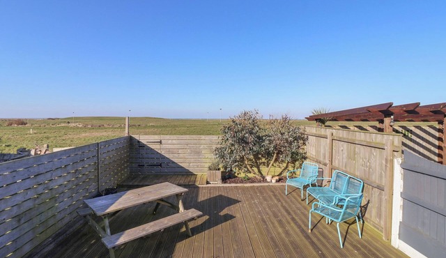 48 WAXHOLME ROAD, pet friendly, country holiday cottage in Withernsea