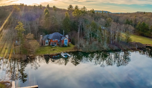 4800 Sq Ft Catskills Lake Mansion W/Hot Tub!