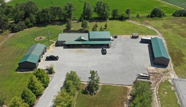 4800 sq ft Lodge that can accommodate up to 23 guests!