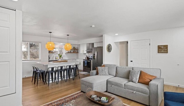 4899 Sonata Whole House · Stylish 6 bedroom home-sleeps 16