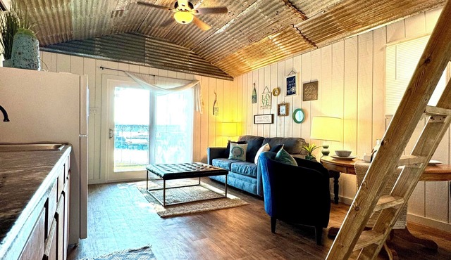 #49 Cozy Lake Front Cabin w/AC, WiFi & Breathtaking Views! Marina w/Free Fishing