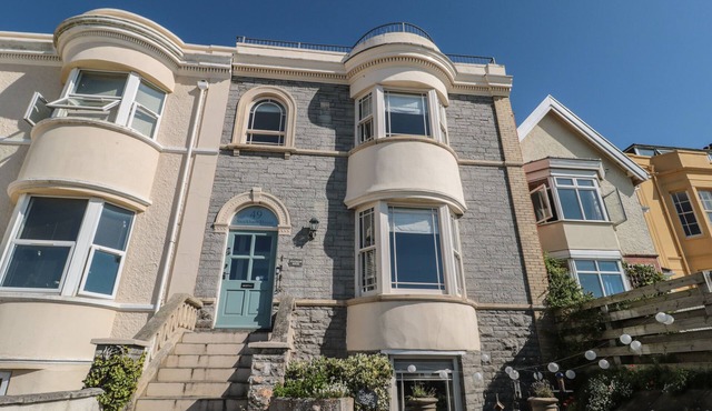 49 ESPLANADE, pet friendly, country holiday cottage in Burnham-On-Sea