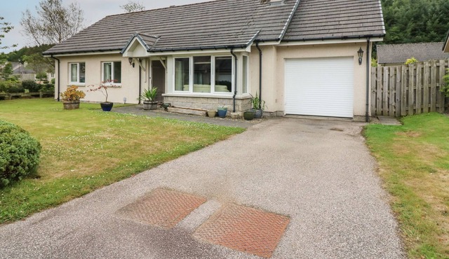 49 METHLICK WOOD, pet friendly, country holiday cottage in Methlick