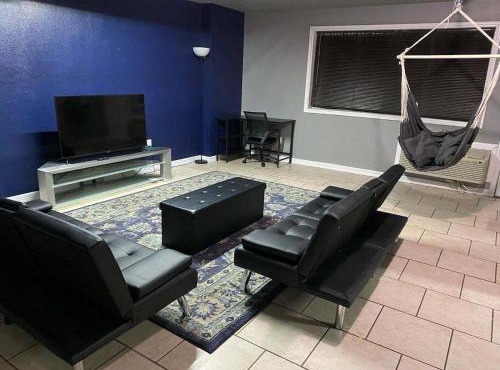 4B 1Ba Sleeps 11 Full Kitchen 7 Beds Suite 141