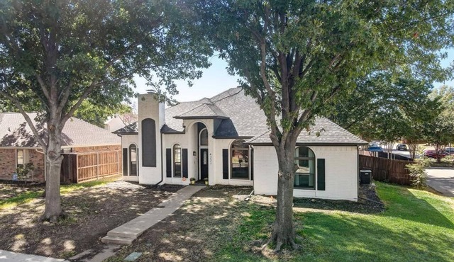 4B/2B Carrollton, TX - Contemporary Central Comfort