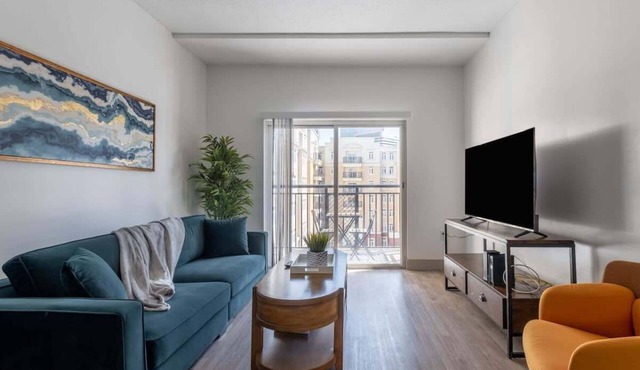 4B/2BA Luxury Central Apartment with Gym