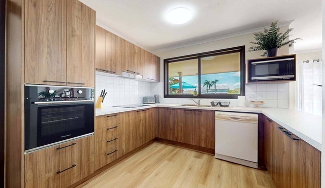 4B Canal-Style Living – Newport