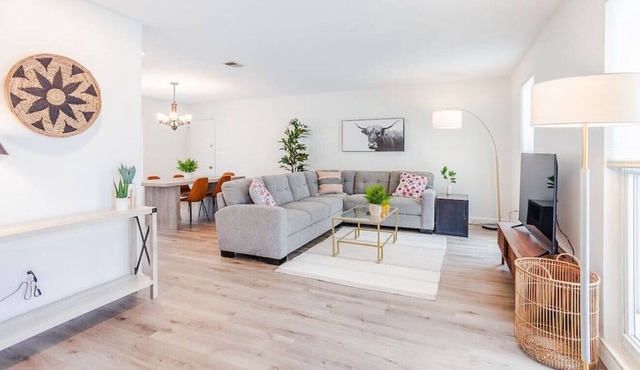 4B House 10 min to West Chester, Liberty Hospitals, Spooky Nook