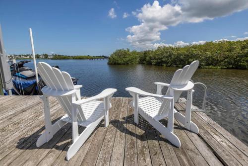 4B Waterfront Game Room Pool Hot Tub Dock