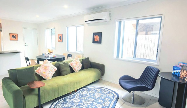 4B2B Coomera Evergreen Escape near theme park