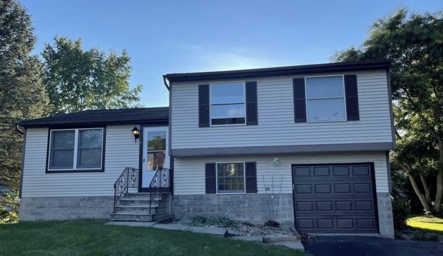 4b2b house with new renovation 6mins drive to RIT