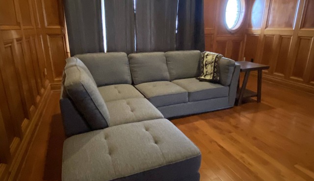 4BD 2.5BA 3 level private house w/ private beach access.