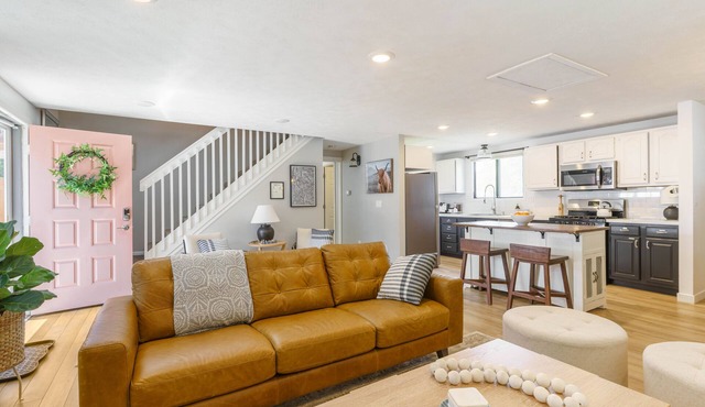 4bd, 2 bath btw Denver & Boulder with gated yard, games, trails & mtn views