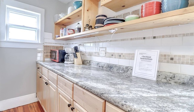 4bd 2b 10 guest | Close to Downtown