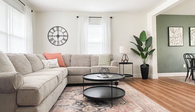 4Bd/2ba home Sleeps 8 *Newly Renovated* 2 minutes to all Hershey attractions!